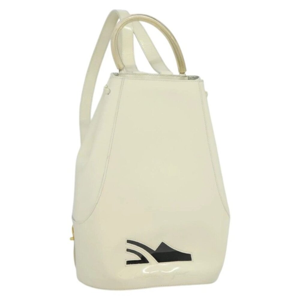 Salvatore Ferragamo Gancini Backpack Patent leather White Auth BA5435